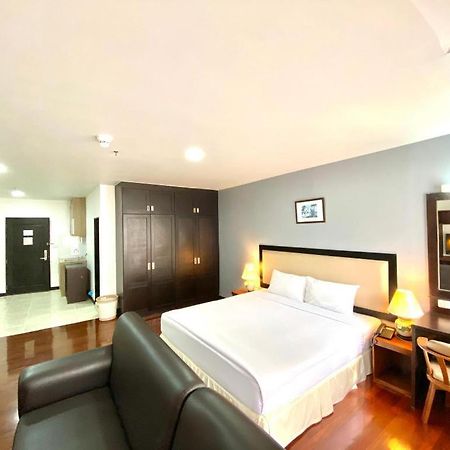 J Town Serviced Apartments&Hotel Si Racha Exterior foto