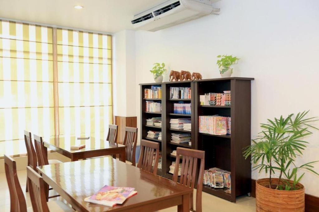 J Town Serviced Apartments&Hotel Si Racha Exterior foto