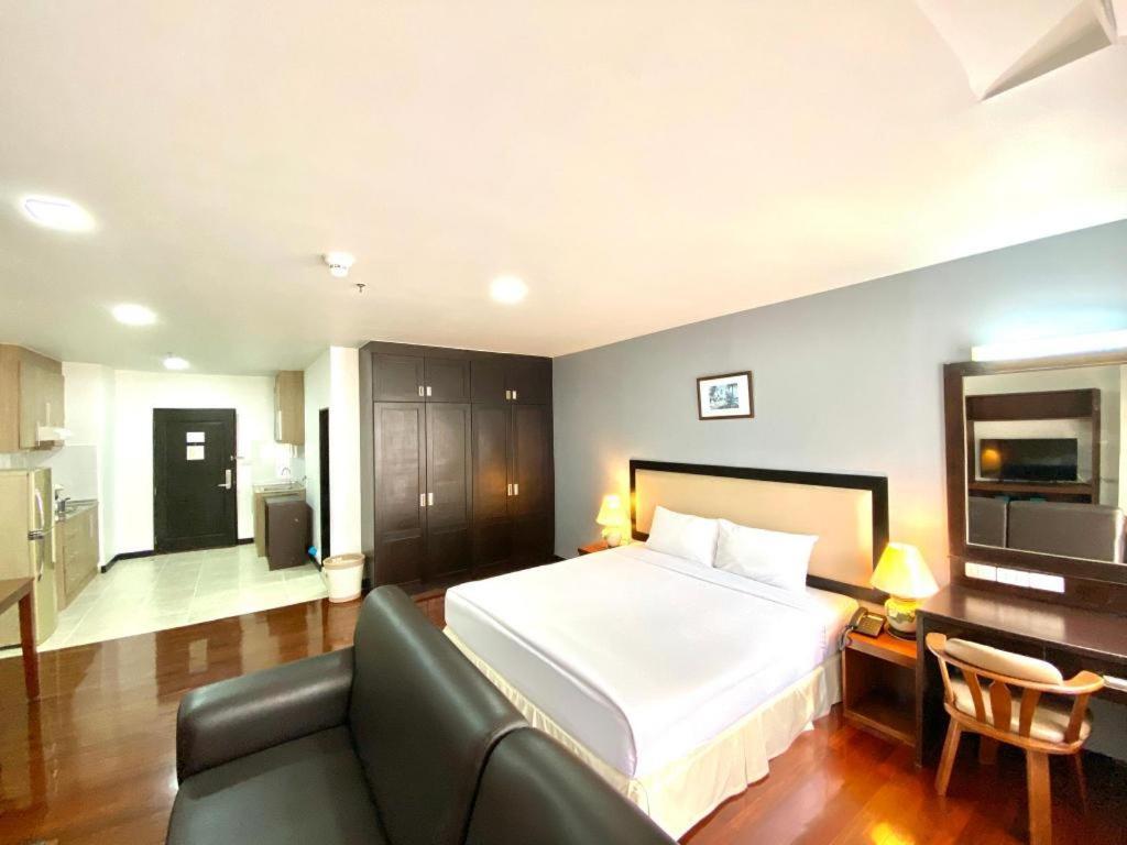 J Town Serviced Apartments&Hotel Si Racha Exterior foto