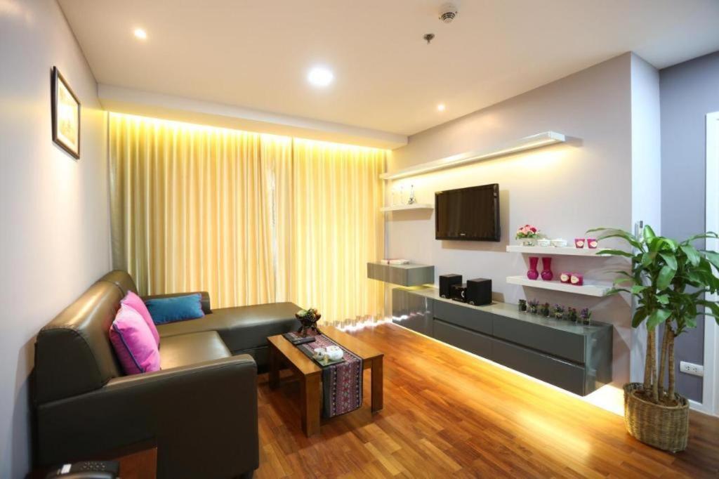 J Town Serviced Apartments&Hotel Si Racha Exterior foto