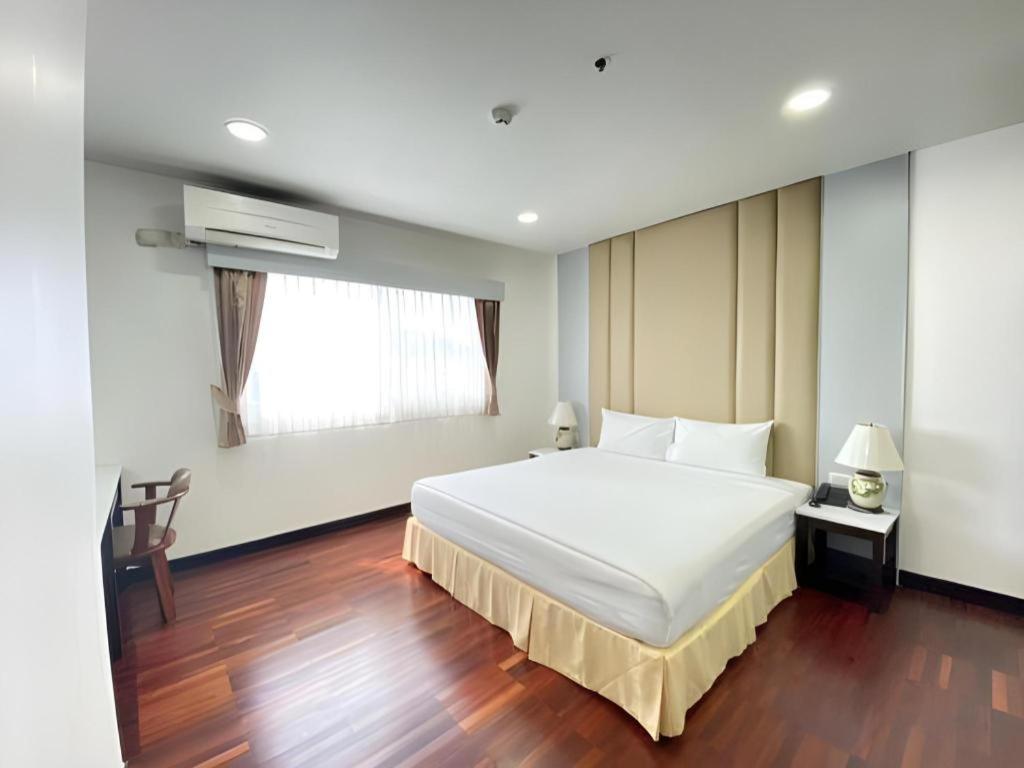 J Town Serviced Apartments&Hotel Si Racha Exterior foto