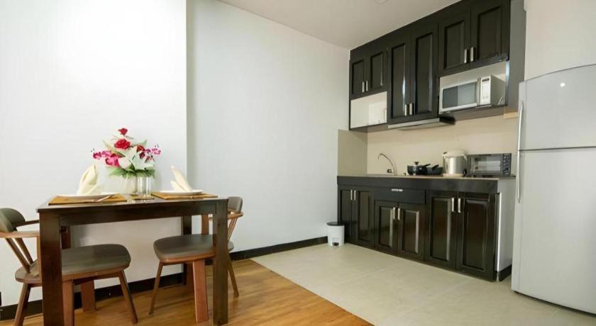 J Town Serviced Apartments&Hotel Si Racha Exterior foto