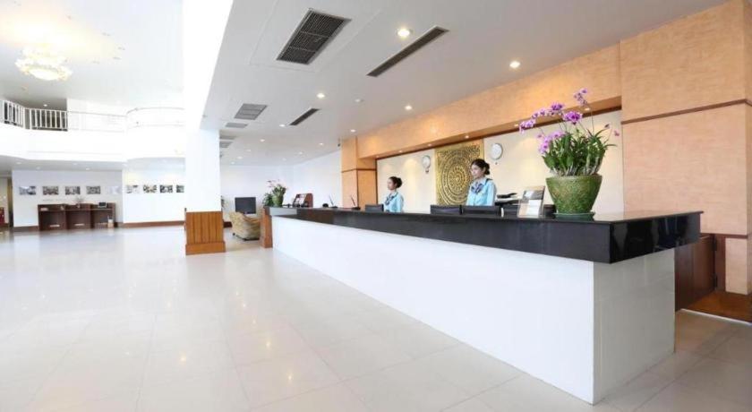 J Town Serviced Apartments&Hotel Si Racha Exterior foto
