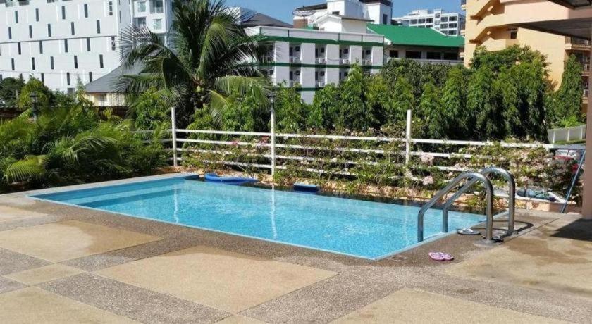 J Town Serviced Apartments&Hotel Si Racha Exterior foto