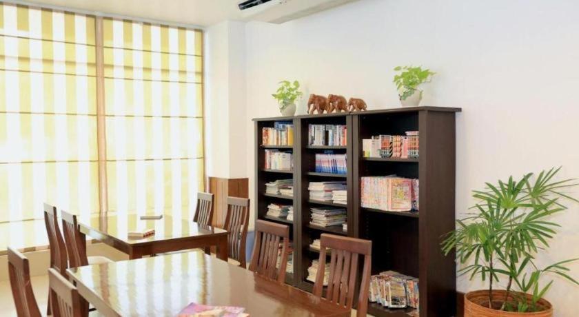 J Town Serviced Apartments&Hotel Si Racha Exterior foto