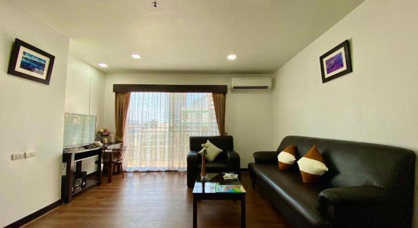 J Town Serviced Apartments&Hotel Si Racha Exterior foto