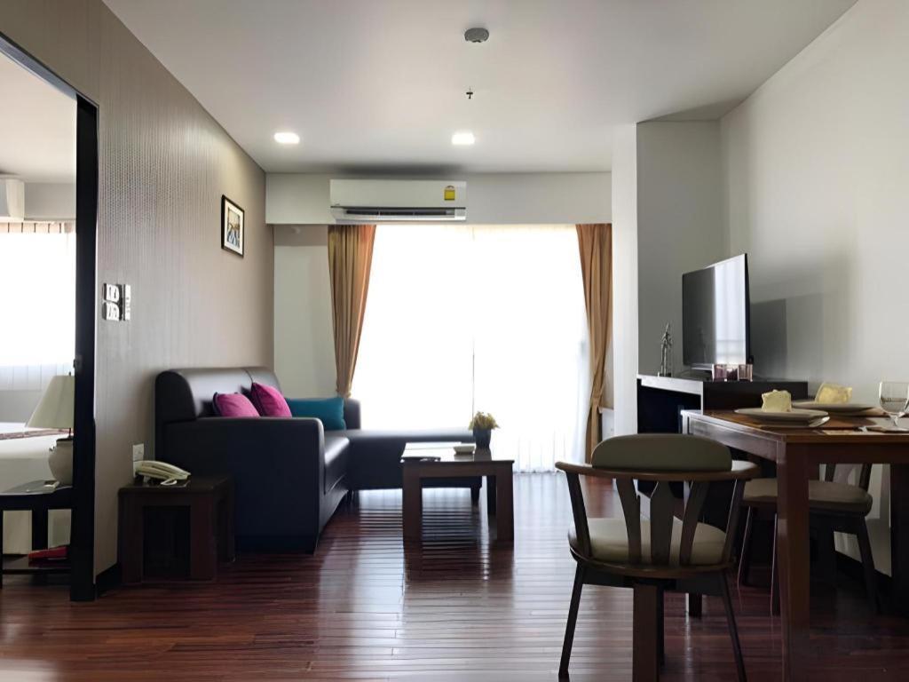 J Town Serviced Apartments&Hotel Si Racha Exterior foto