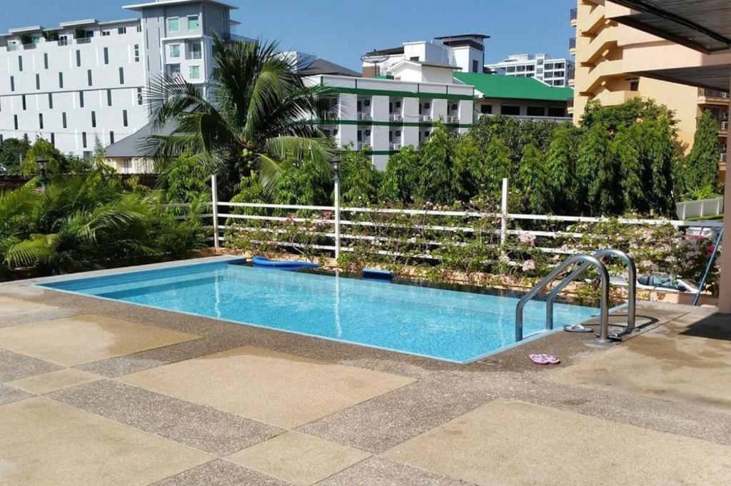 J Town Serviced Apartments&Hotel Si Racha Exterior foto