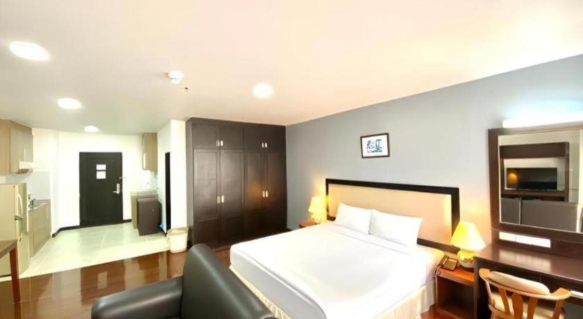 J Town Serviced Apartments&Hotel Si Racha Exterior foto