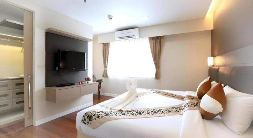 J Town Serviced Apartments&Hotel Si Racha Exterior foto