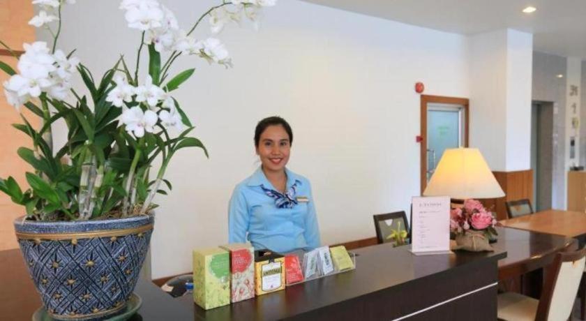 J Town Serviced Apartments&Hotel Si Racha Exterior foto